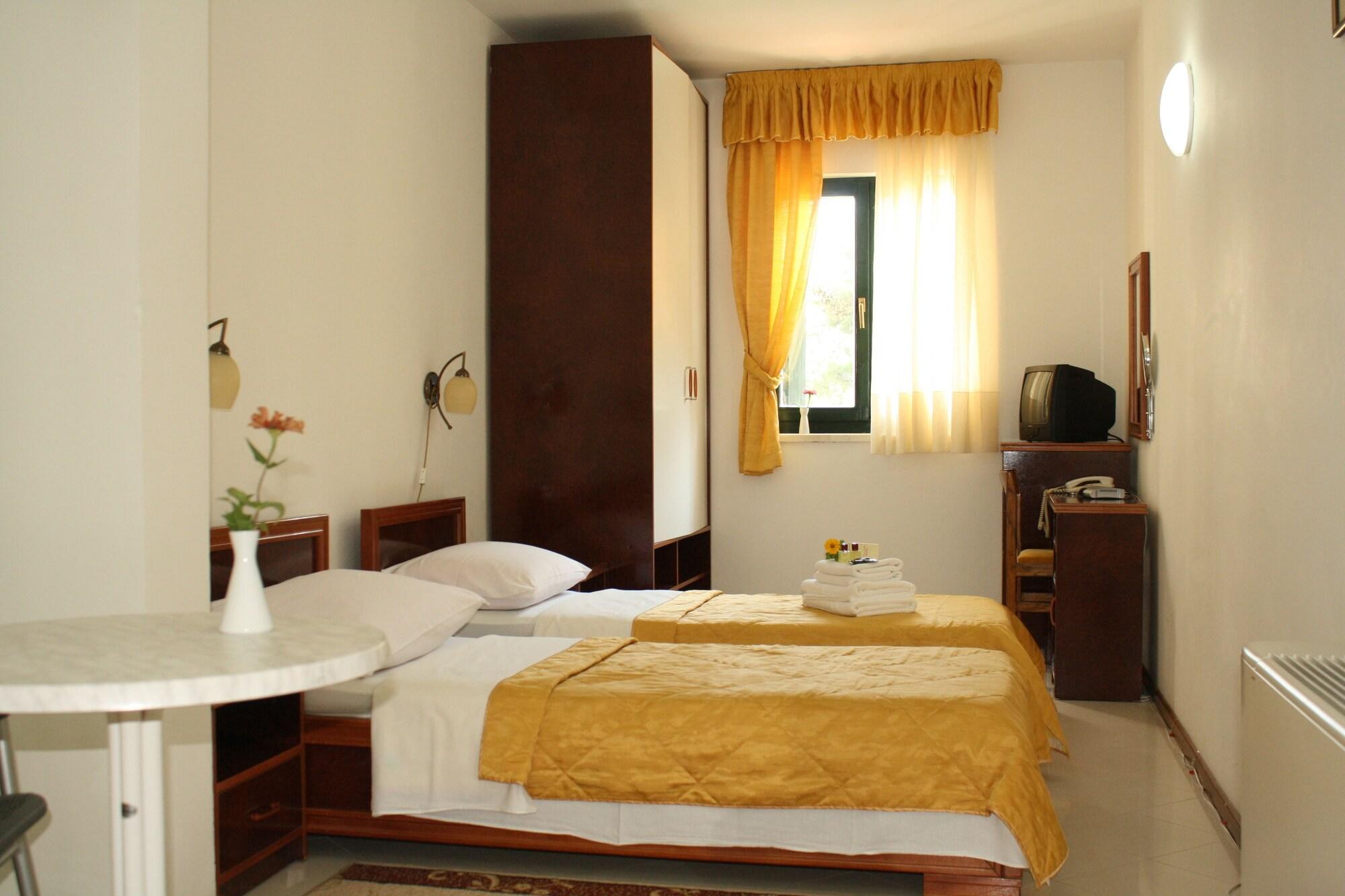 Hotel Danica Петровац Экстерьер фото