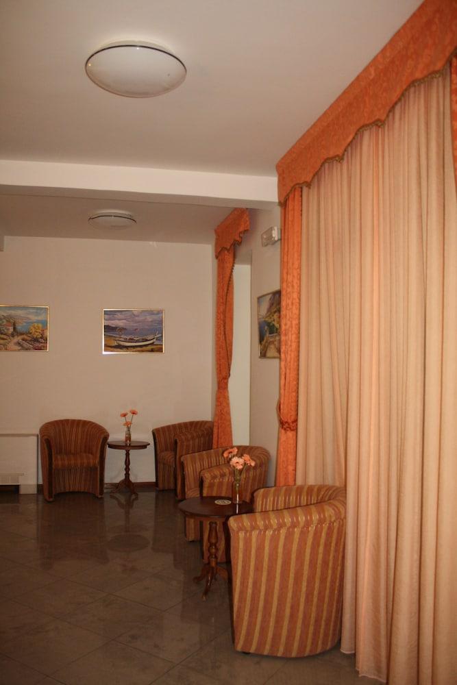 Hotel Danica Петровац Экстерьер фото