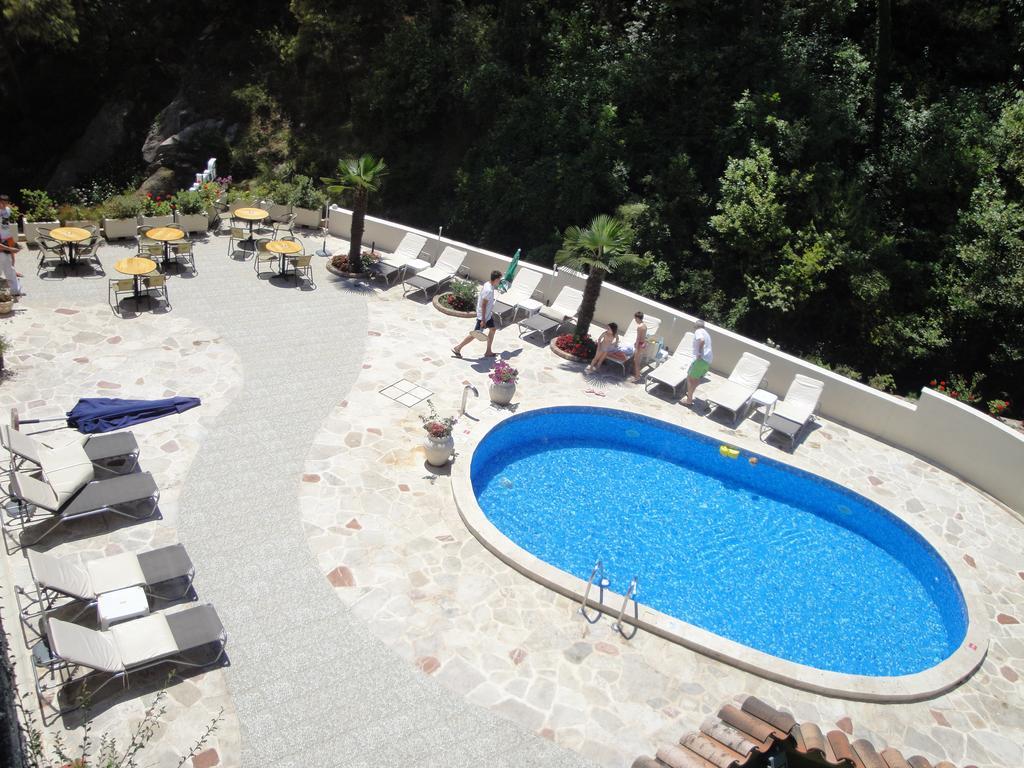 Hotel Danica Петровац Экстерьер фото