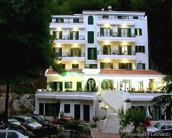 Hotel Danica Петровац Экстерьер фото