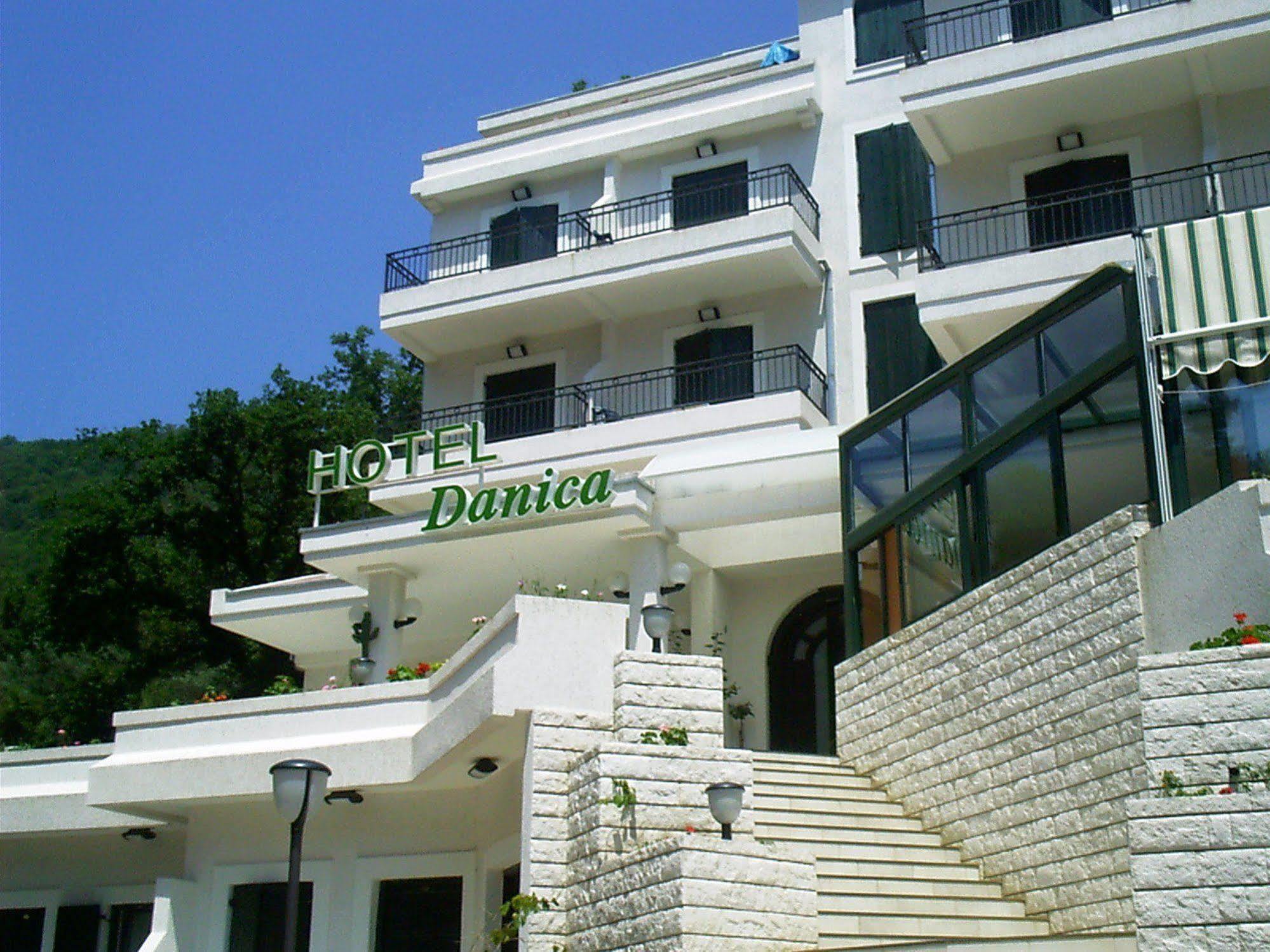 Hotel Danica Петровац Экстерьер фото