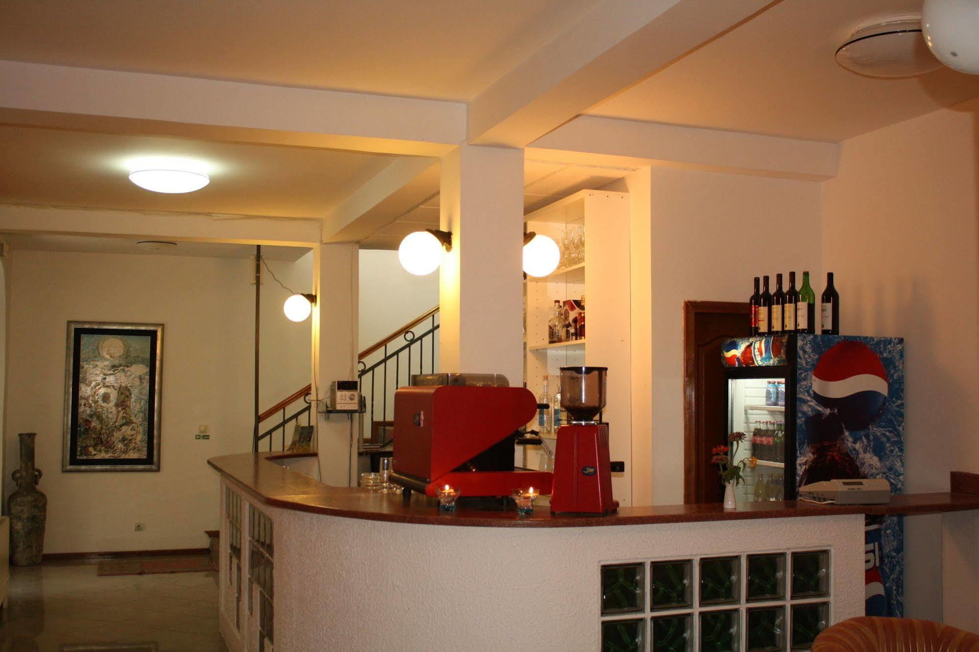 Hotel Danica Петровац Экстерьер фото
