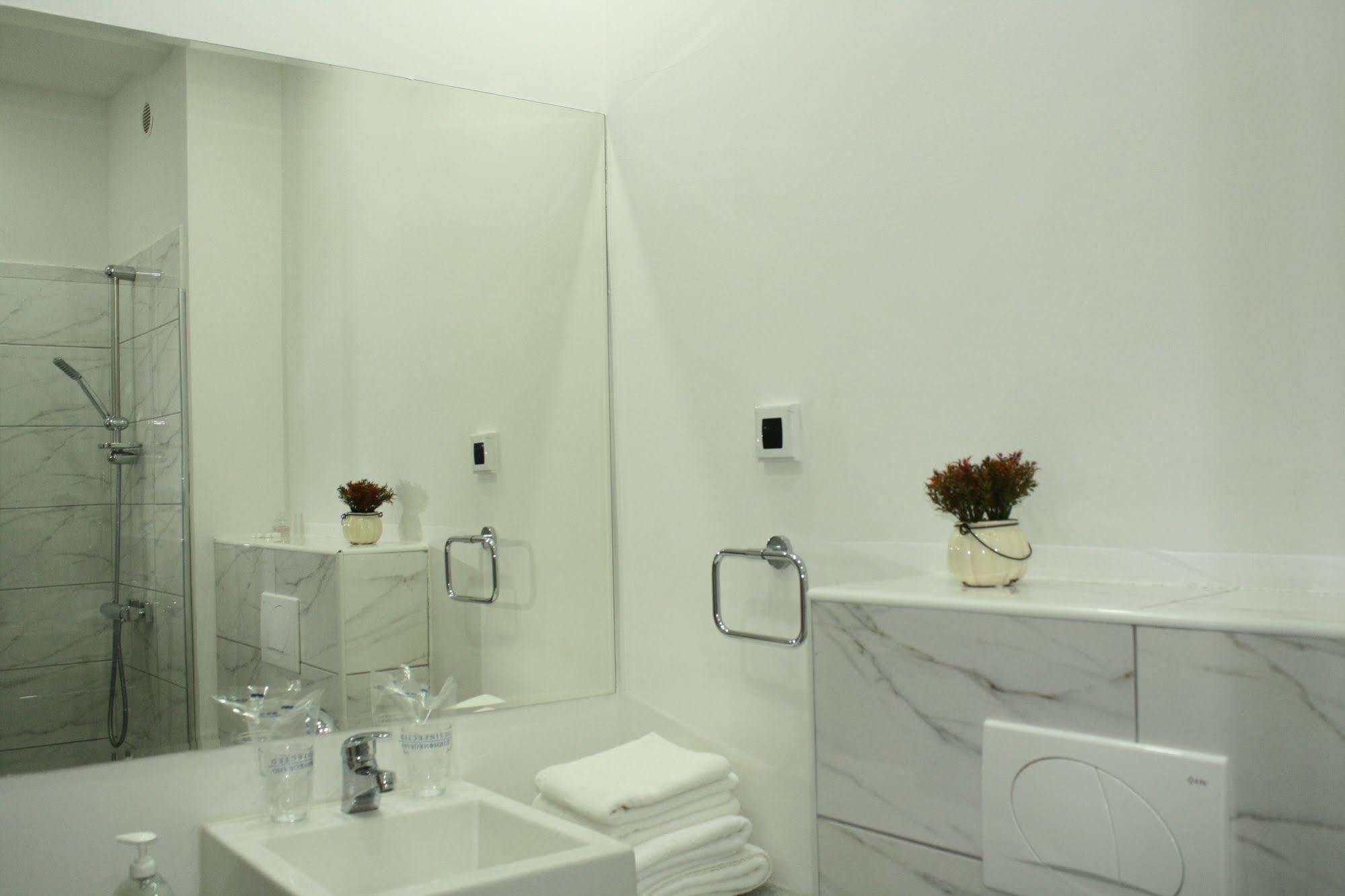 Hotel Danica Петровац Экстерьер фото